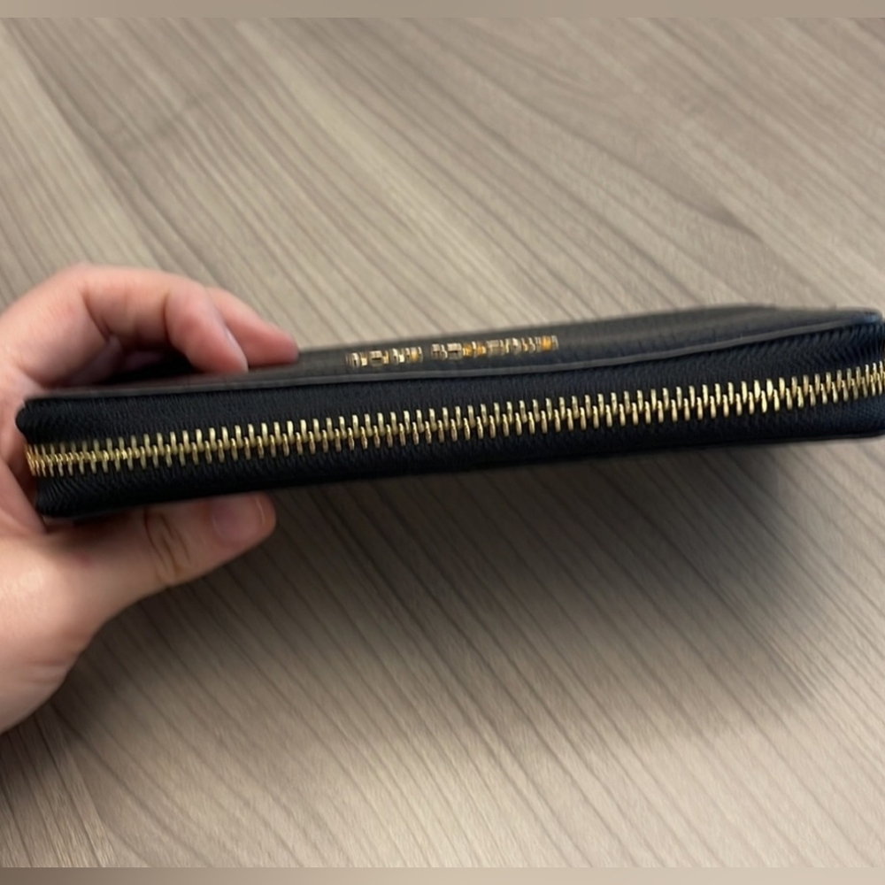 Michael Kors Zip Around Black Wallet  EUC - Picture 4 of 5